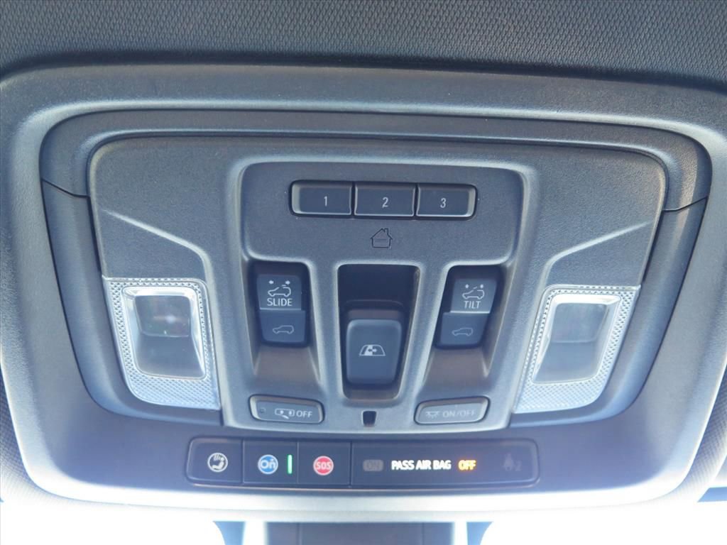 Used 2022 Chevrolet Silverado 1500 High Country w/ Technology Package image 14