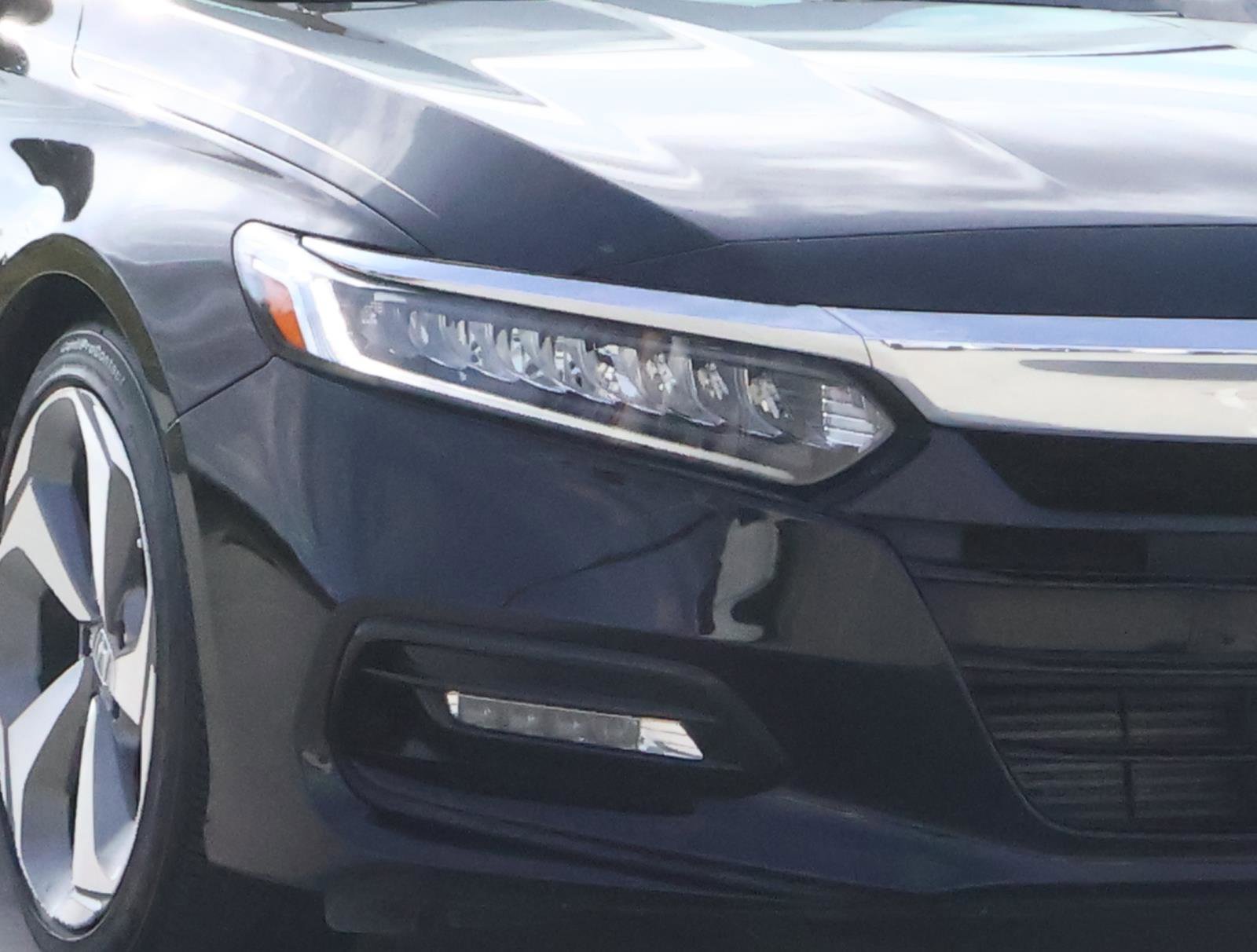 Used 2018 Honda Accord Touring image 7