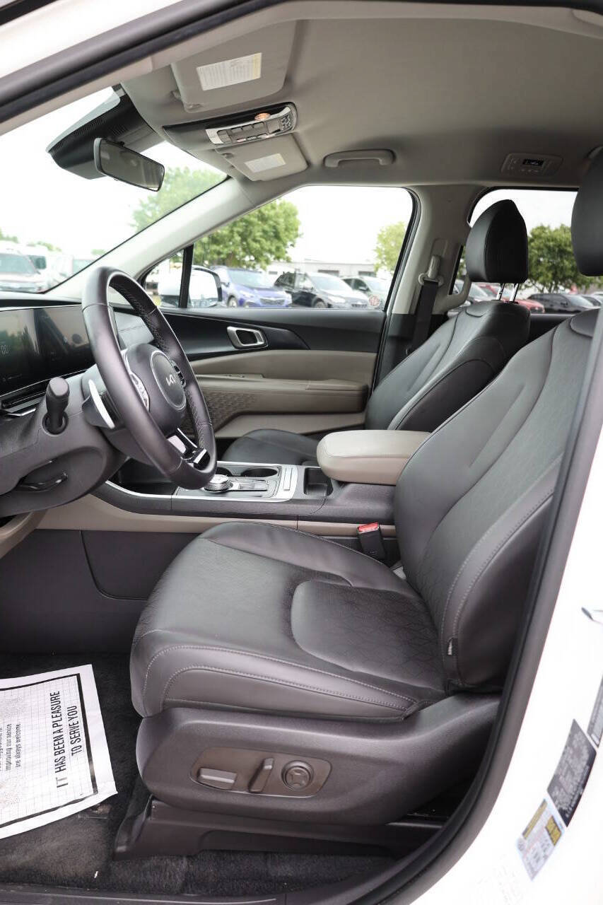 Used 2026 Kia Carnival LXS FWD image 13