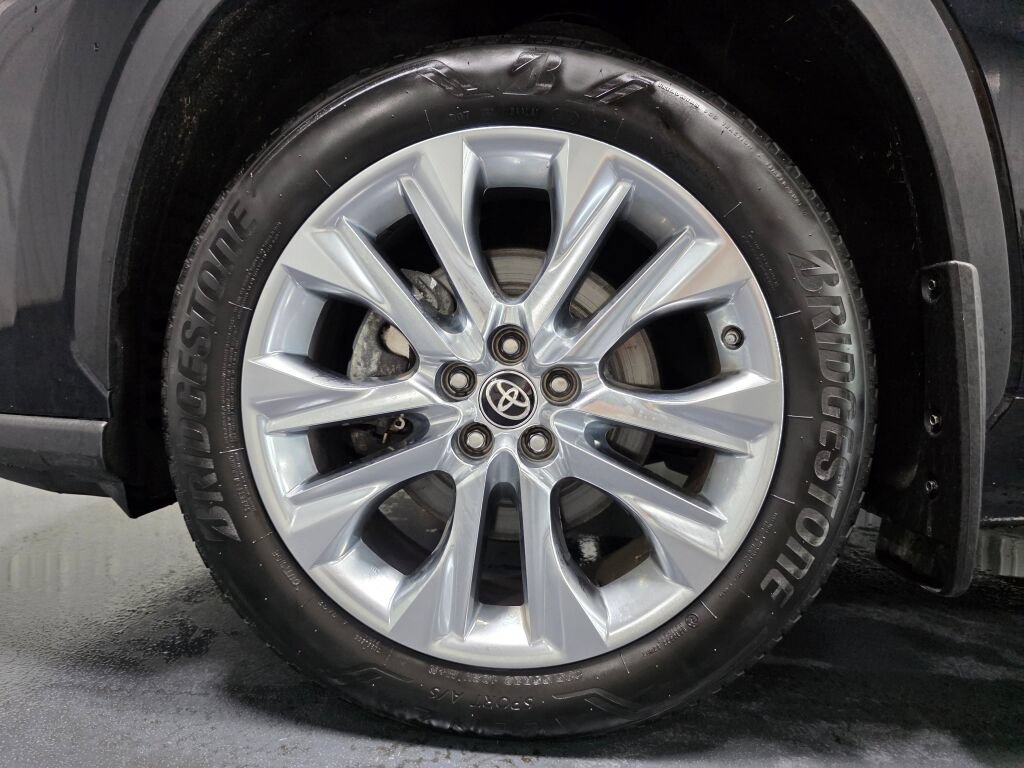 Used 2021 Toyota Highlander Limited AWD/4WD image 4