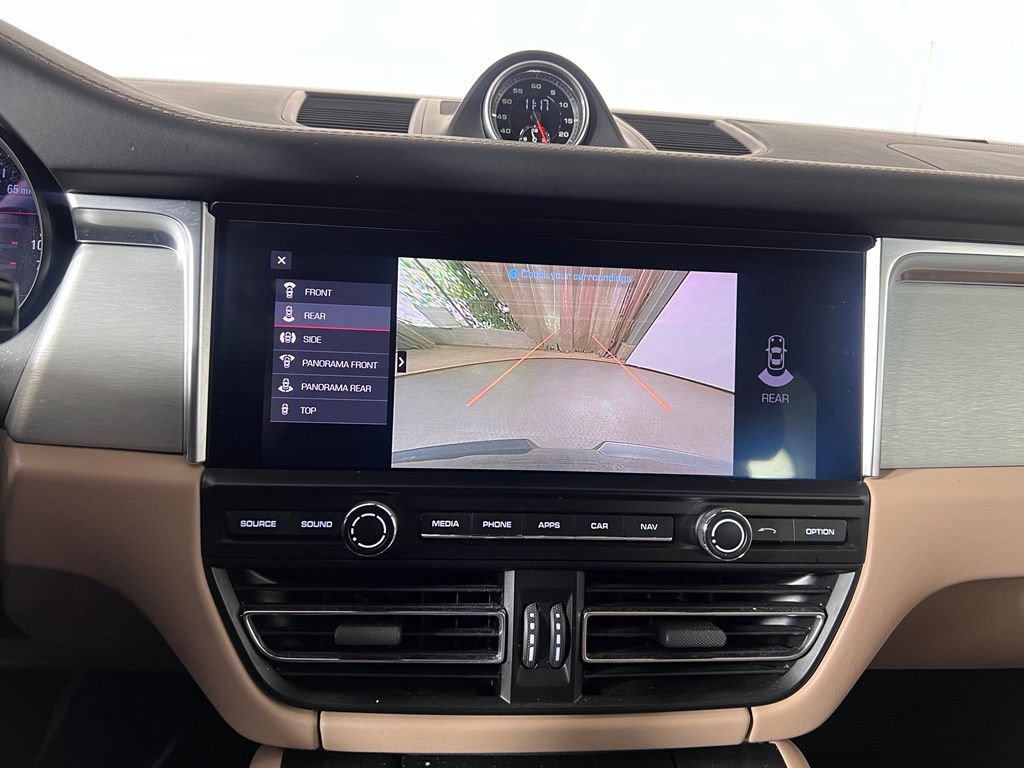 Certified 2020 Porsche Macan Turbo AWD/4WD image 35