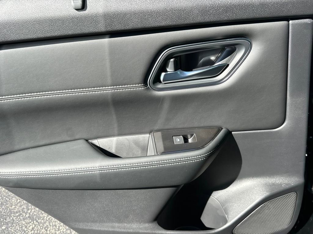 New 2026 Nissan Rogue Platinum w/ Platinum Premium Package image 16