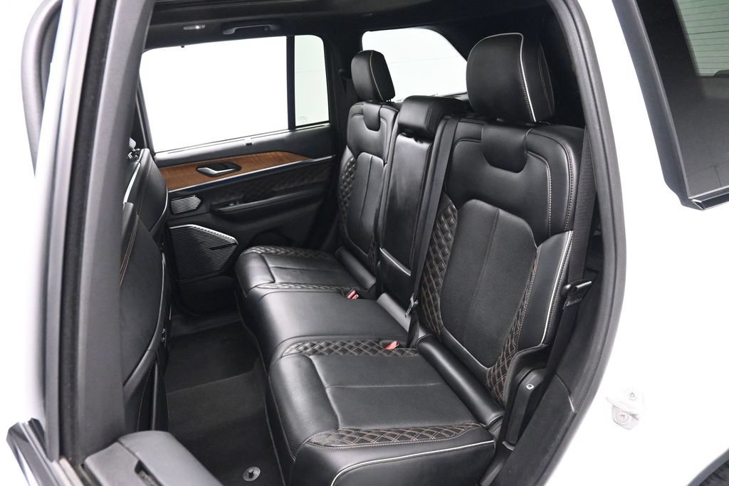 Used 2022 Jeep Grand Cherokee Summit AWD/4WD image 16