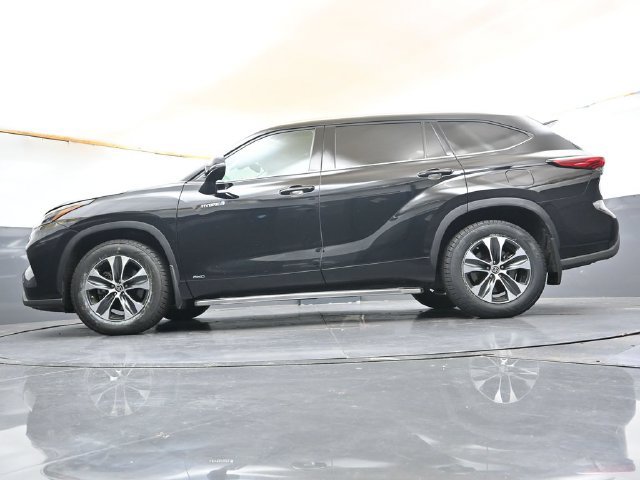 Used 2021 Toyota Highlander XLE AWD/4WD image 32