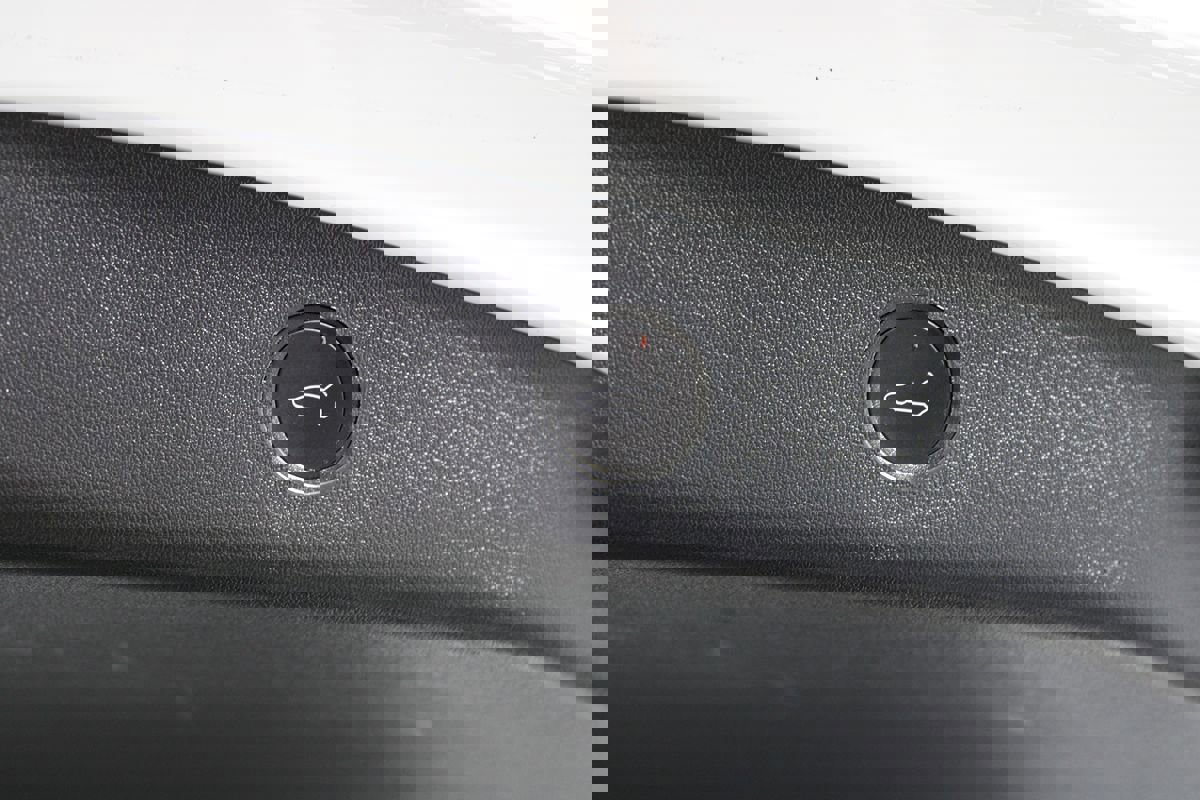 Used 2023 Tesla Model 3 Standard Range image 23