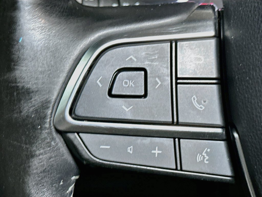 Used 2021 Toyota Highlander XSE AWD/4WD image 32