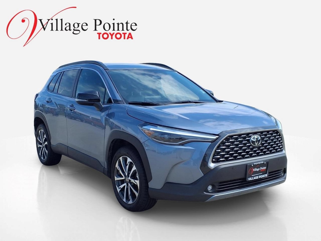 Used 2025 Toyota Corolla Cross XLE FWD image 8