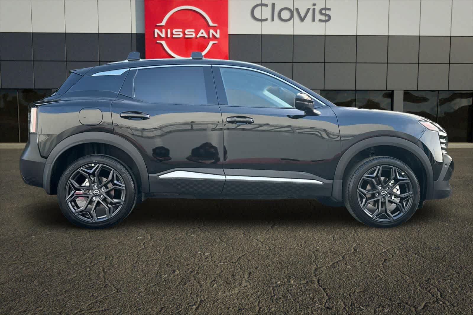 New 2026 Nissan Kicks SR w/ Illumination Package FWD image 9
