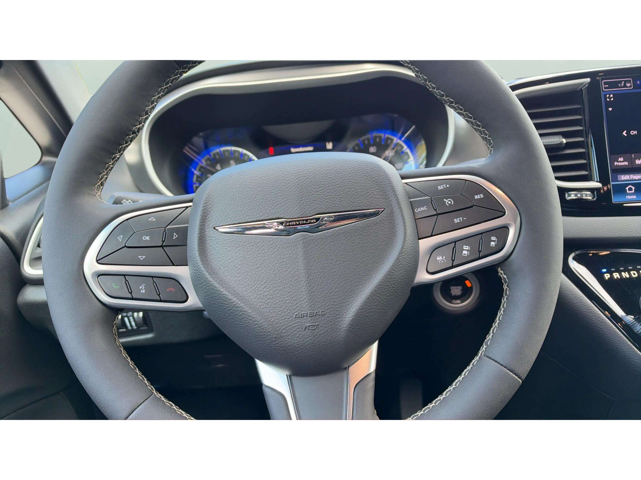 Used 2026 Chrysler Pacifica Select FWD image 16
