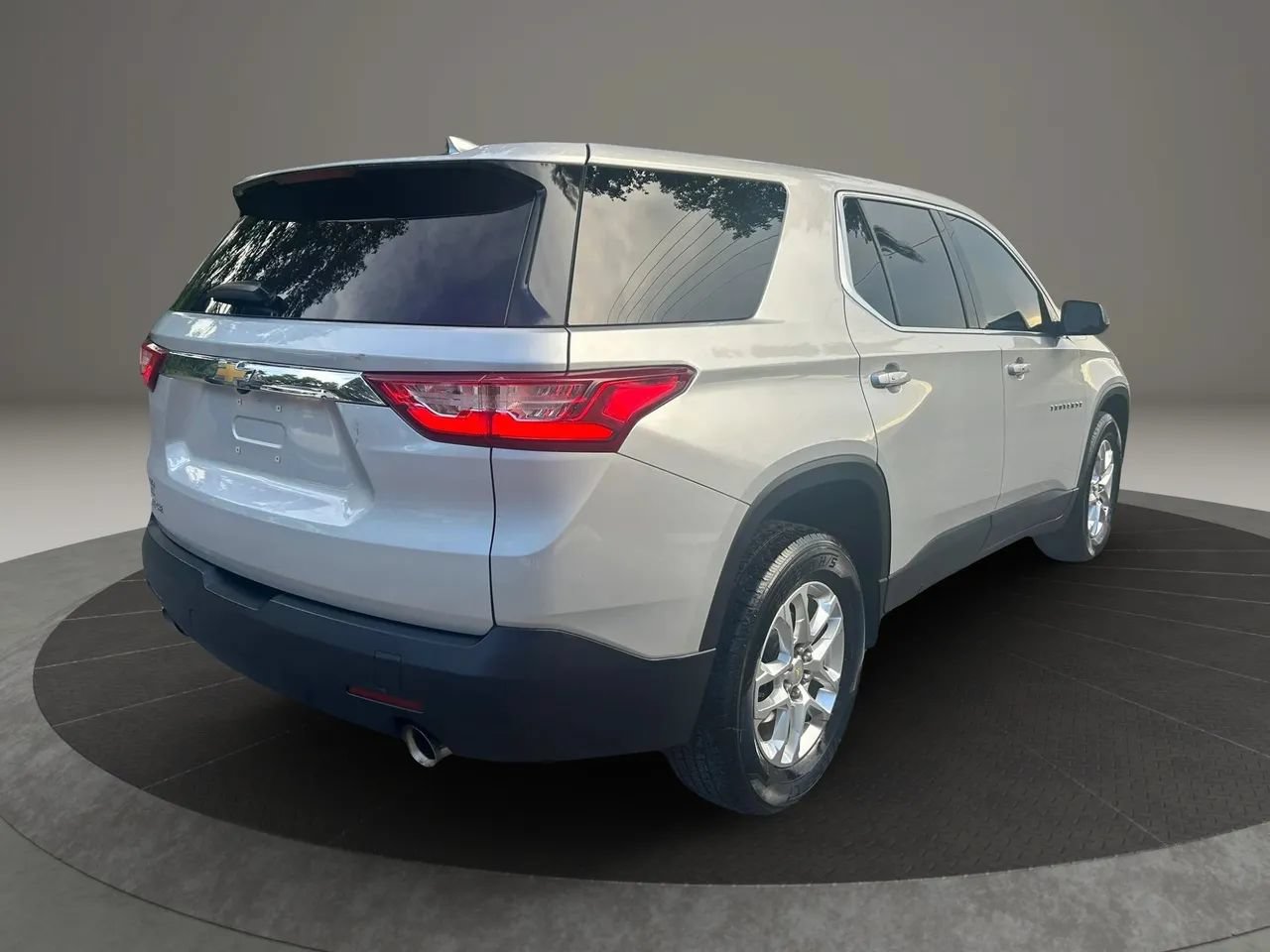 Used 2019 Chevrolet Traverse LS w/ LPO, Floor Liner Package FWD image 4