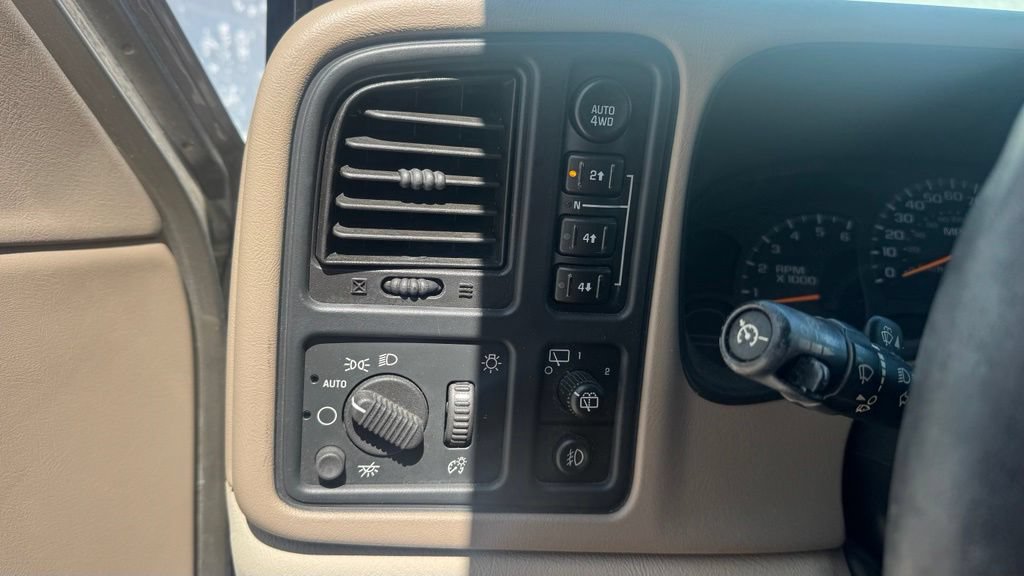 Used 2003 Chevrolet Suburban LS w/ LS Preferred Equipment Group AWD/4WD image 19