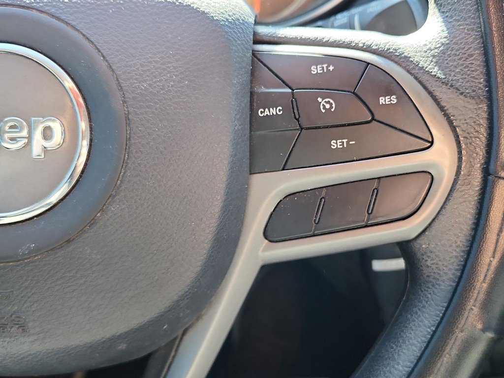 Used 2019 Jeep Cherokee Latitude w/ Popular Appearance Group image 23