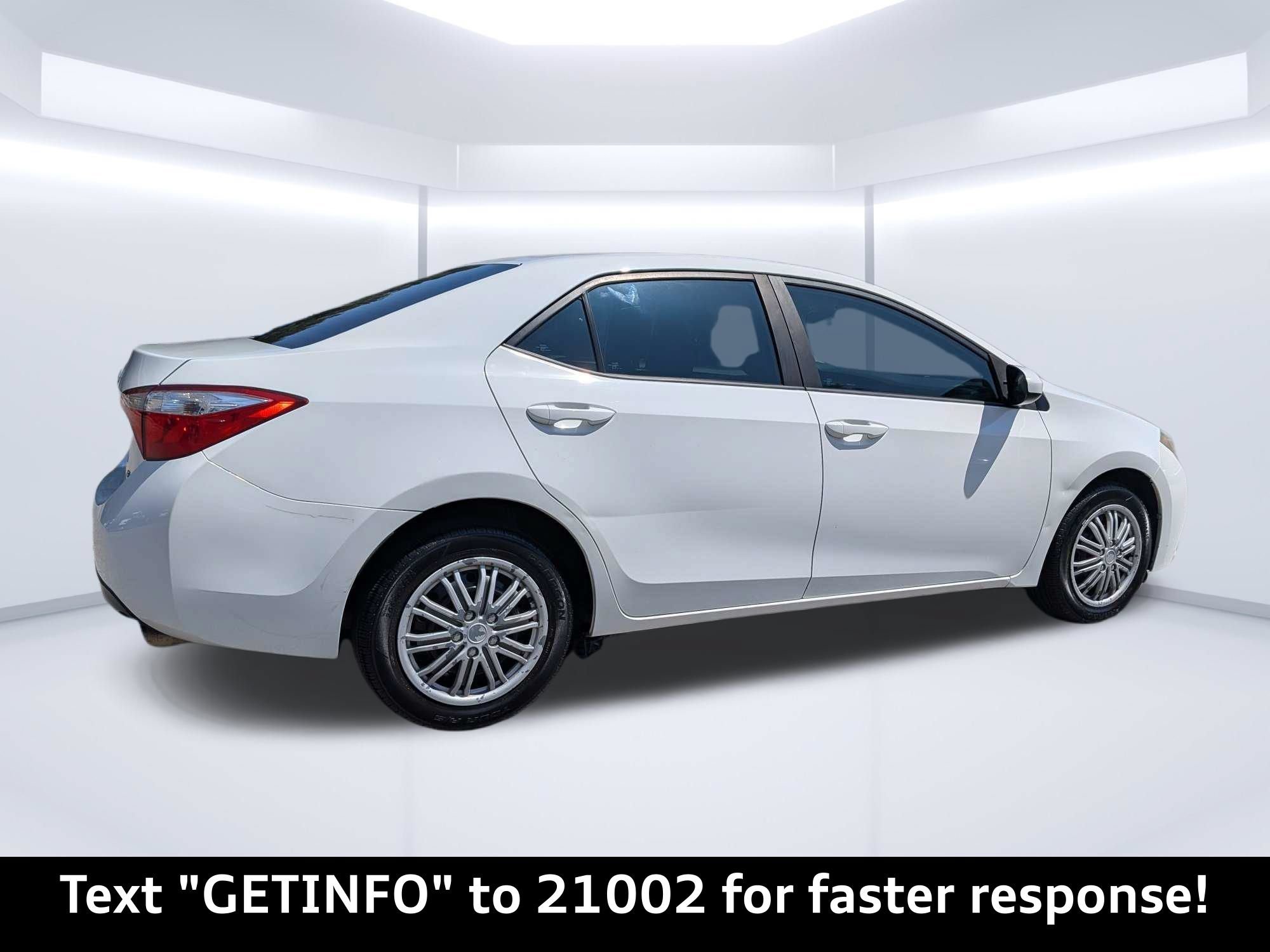 Used 2015 Toyota Corolla LE FWD image 3