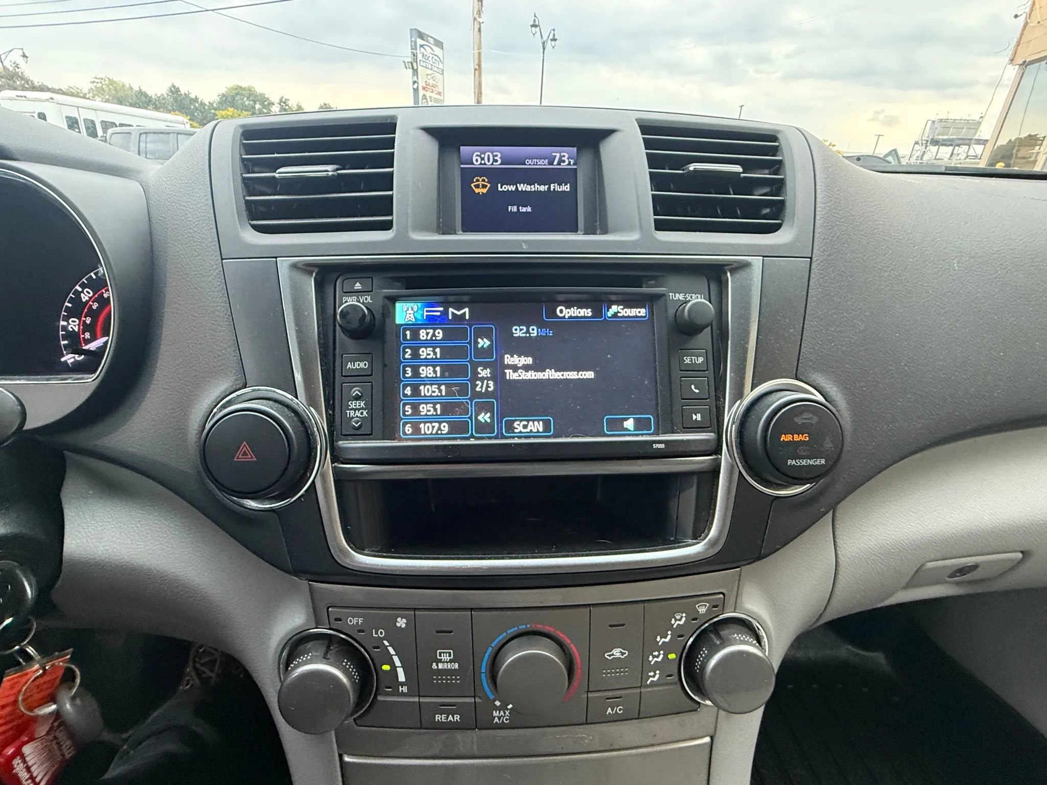 Used 2013 Toyota Highlander SE image 8