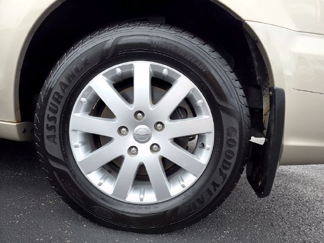 Used 2014 Chrysler Town & Country Touring FWD image 9