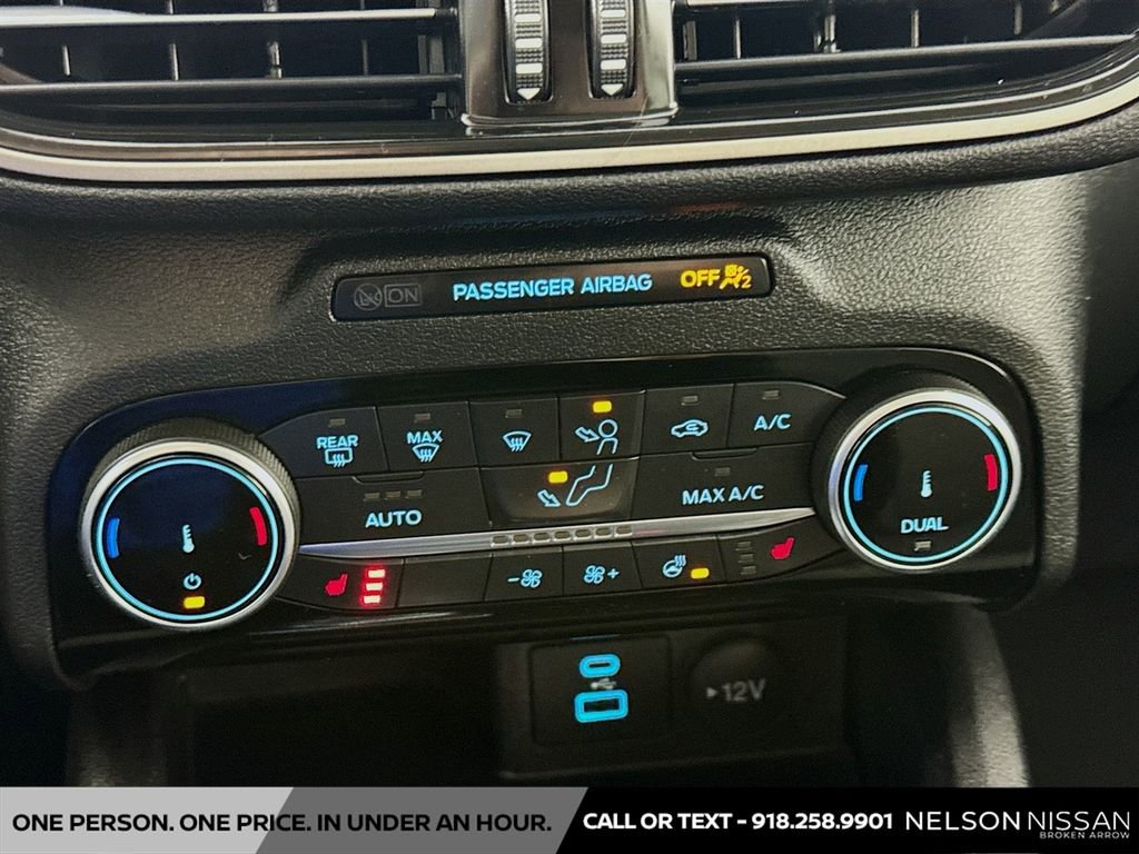 Used 2022 Ford Escape SE w/ SE Sport Appearance Package image 16