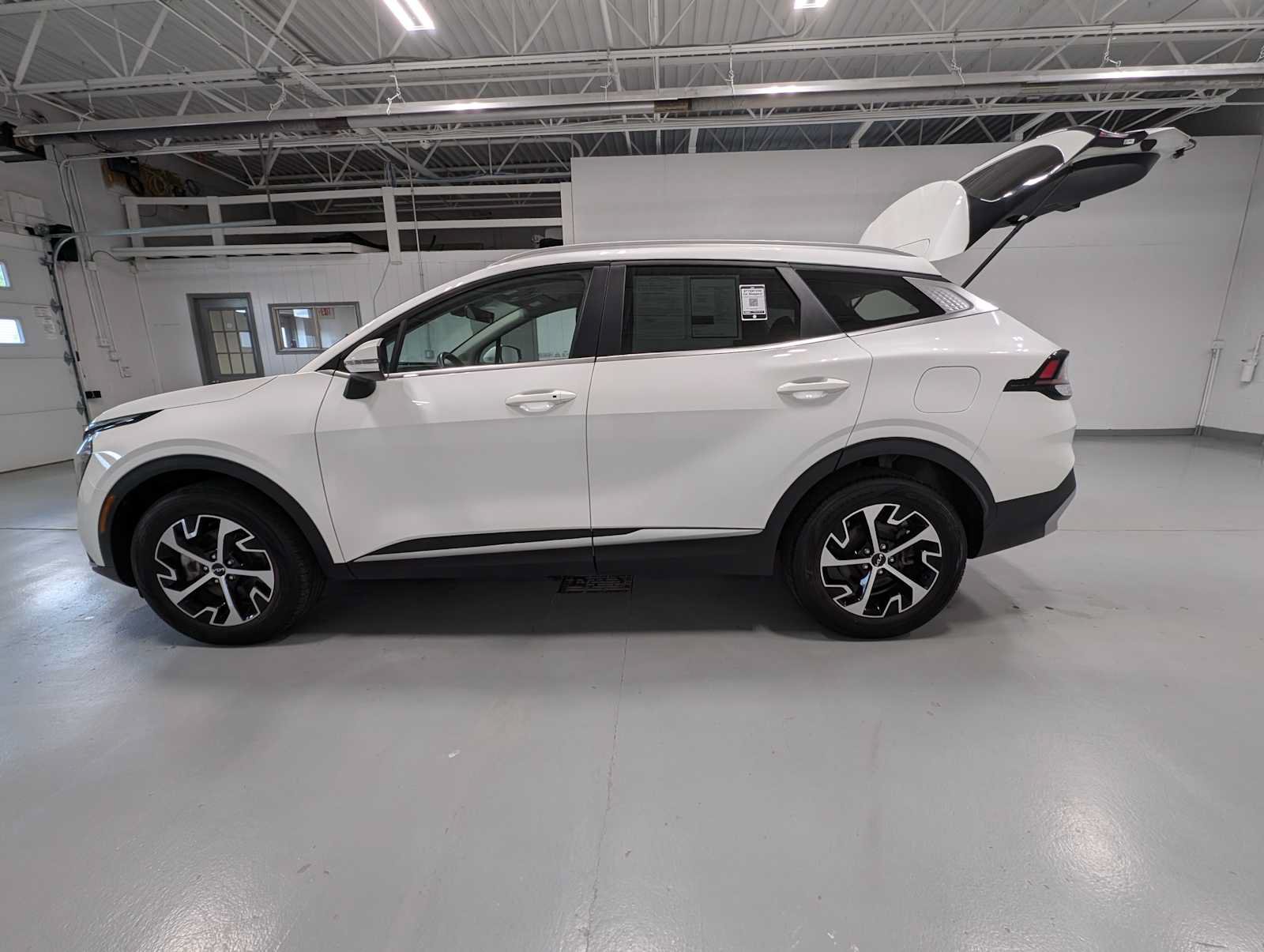 Used 2023 Kia Sportage EX AWD/4WD image 12