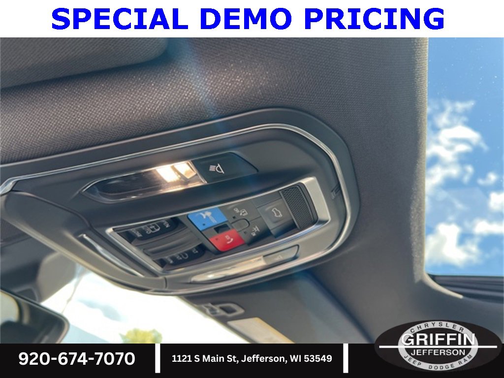 New 2025 Jeep Grand Cherokee Altitude image 26