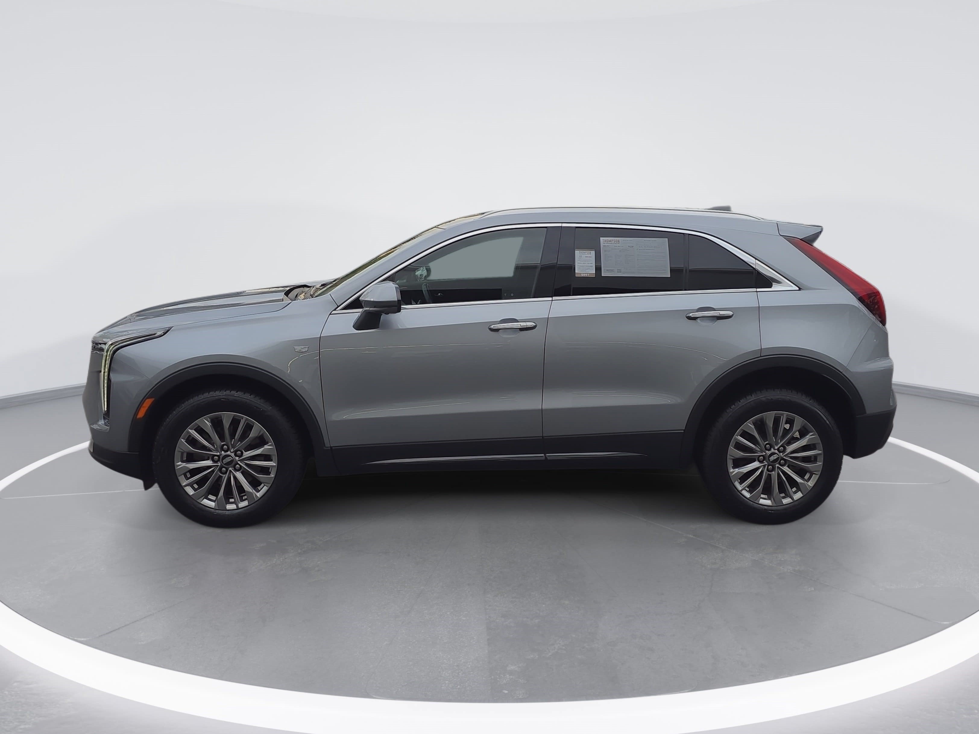 Used 2025 Cadillac XT4 Premium Luxury FWD image 6