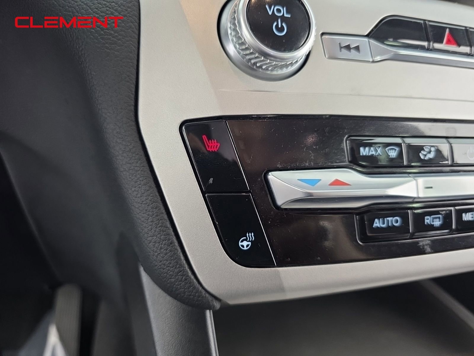 Used 2022 Ford Explorer XLT w/ Equipment Group 202A image 18