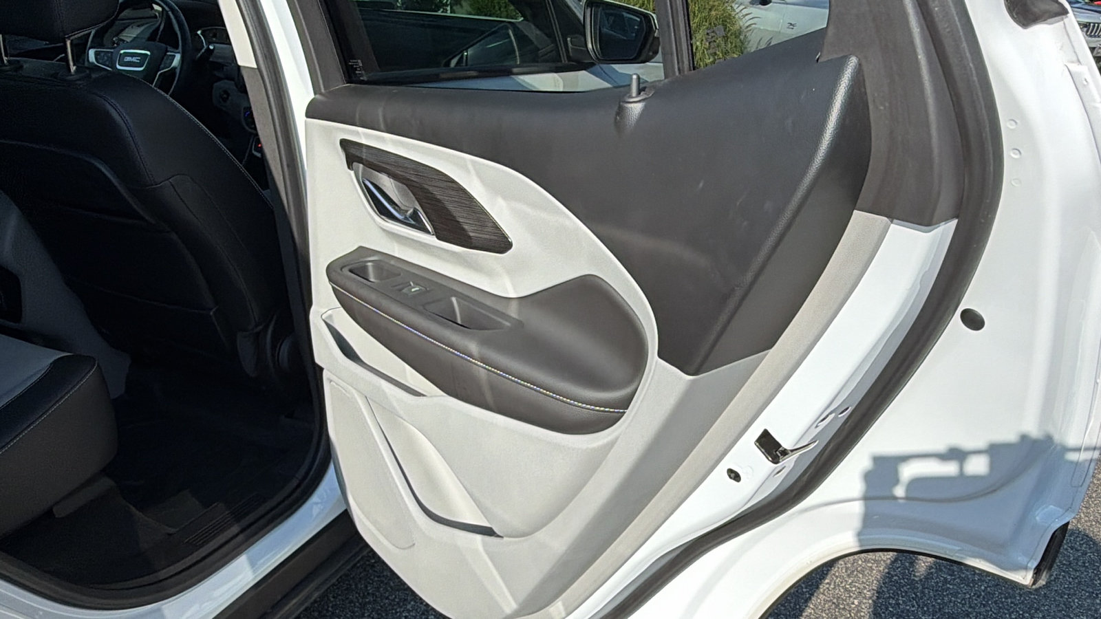 Used 2022 GMC Terrain SLT w/ Infotainment Package II AWD/4WD image 21
