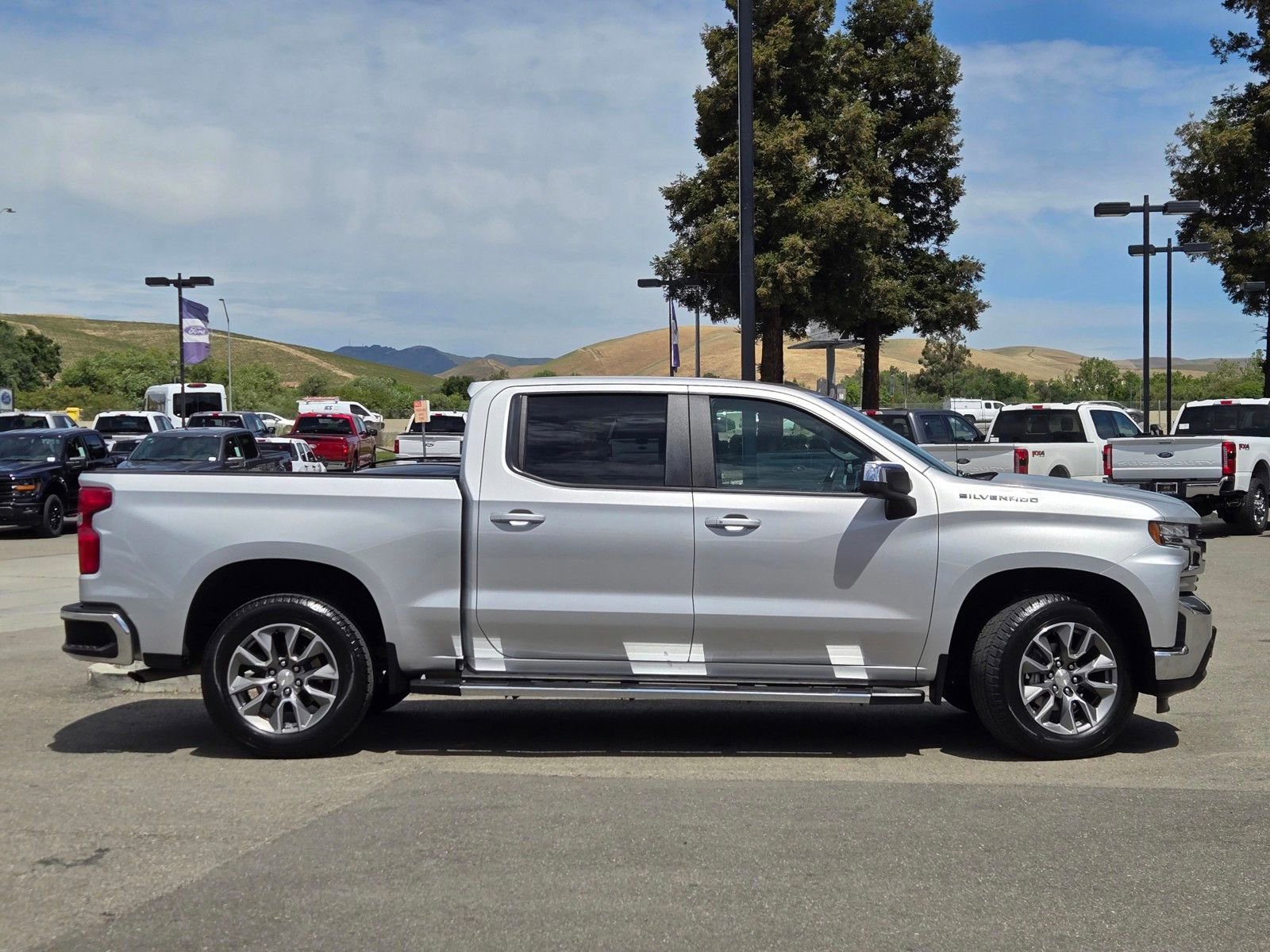 Used 2022 Chevrolet Silverado 1500 LT w/ Bed Protection Package RWD image 3