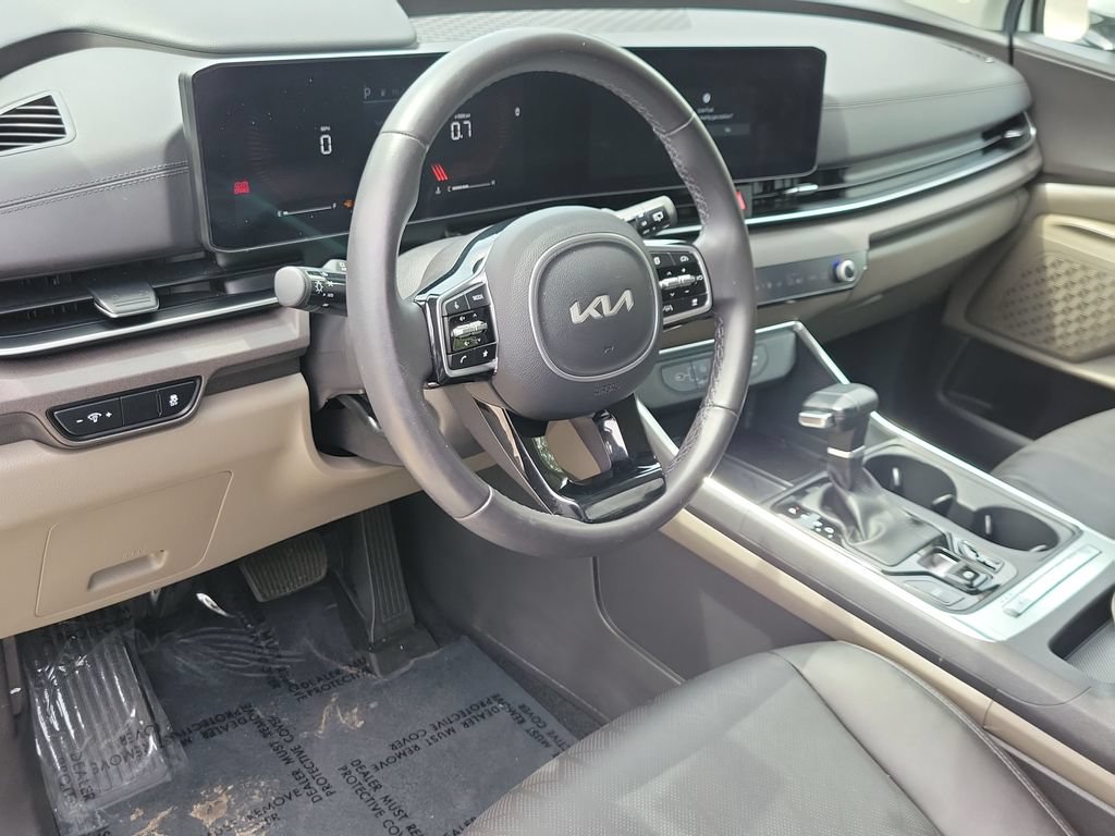 Certified 2025 Kia Carnival EX FWD image 9
