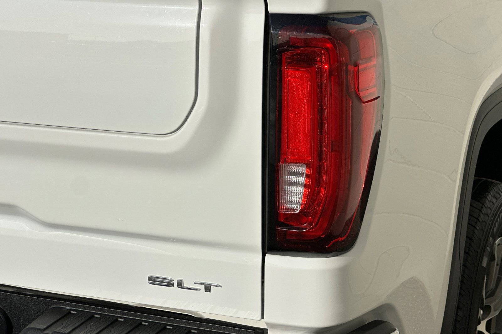 Certified 2025 GMC Sierra 1500 SLT image 36