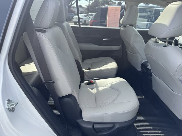 Used 2024 Toyota Grand Highlander AWD image 32