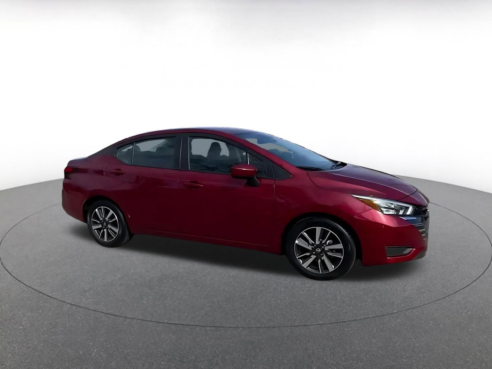 Used 2025 Nissan Versa SV image 2