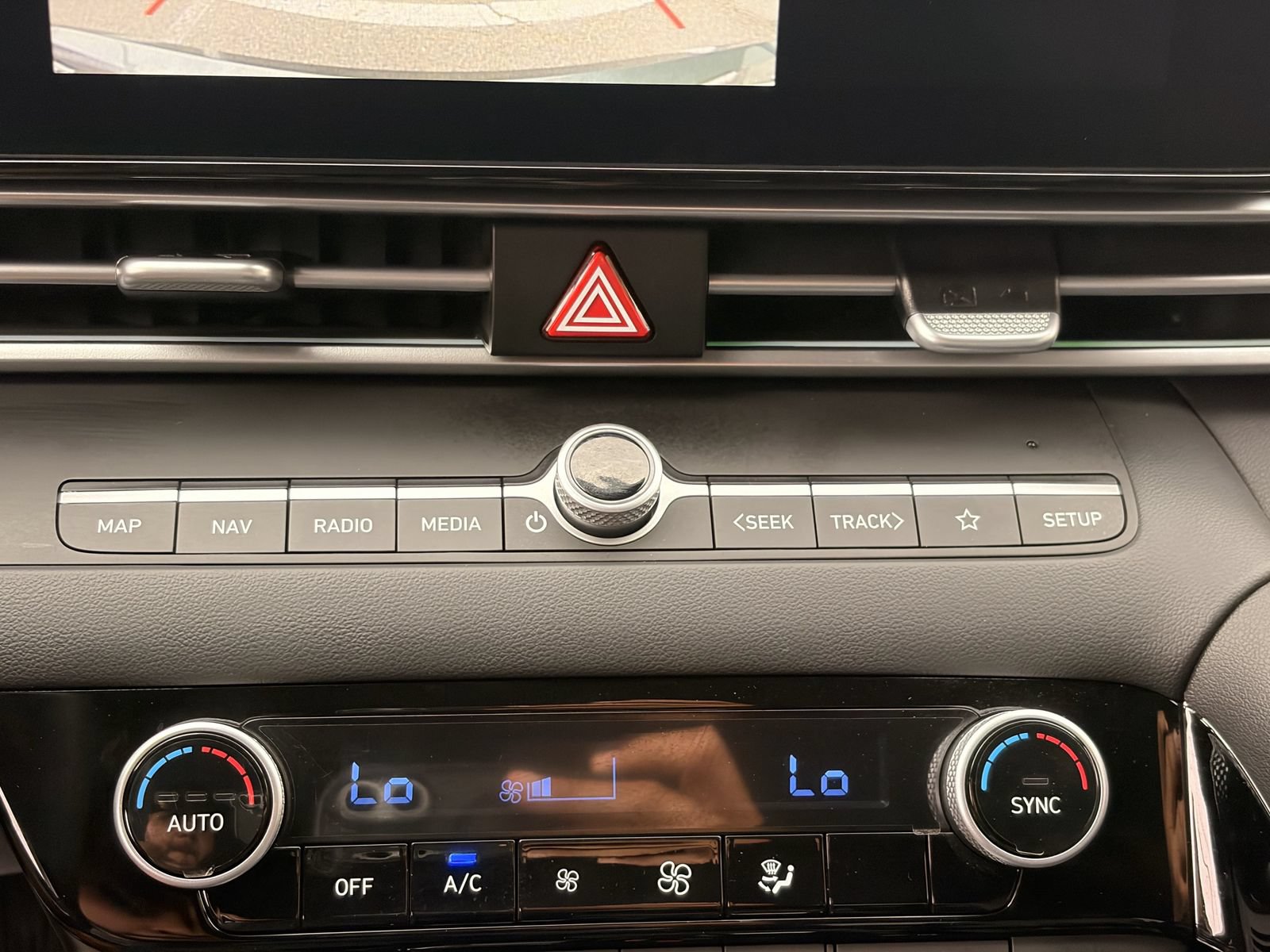 Used 2025 Hyundai Elantra Limited FWD image 23