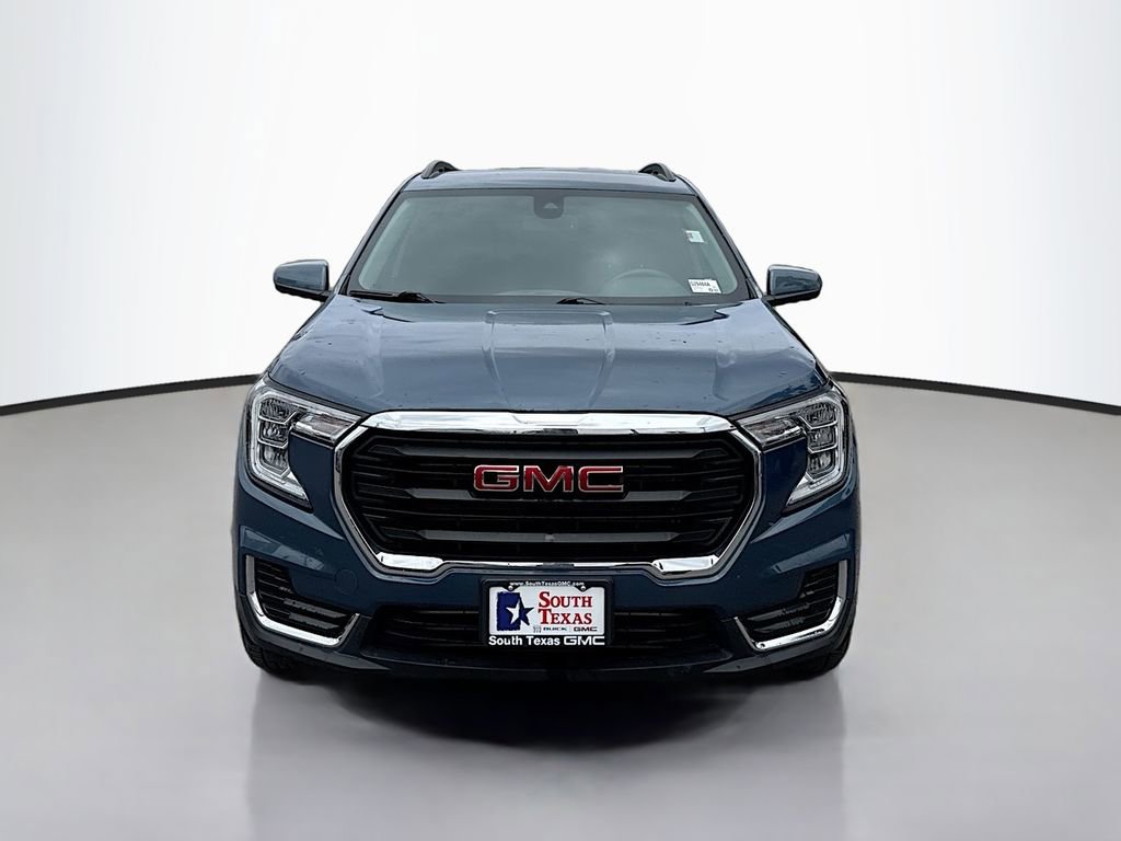 Used 2024 GMC Terrain SLE w/ Driver Convenience Package FWD image 2