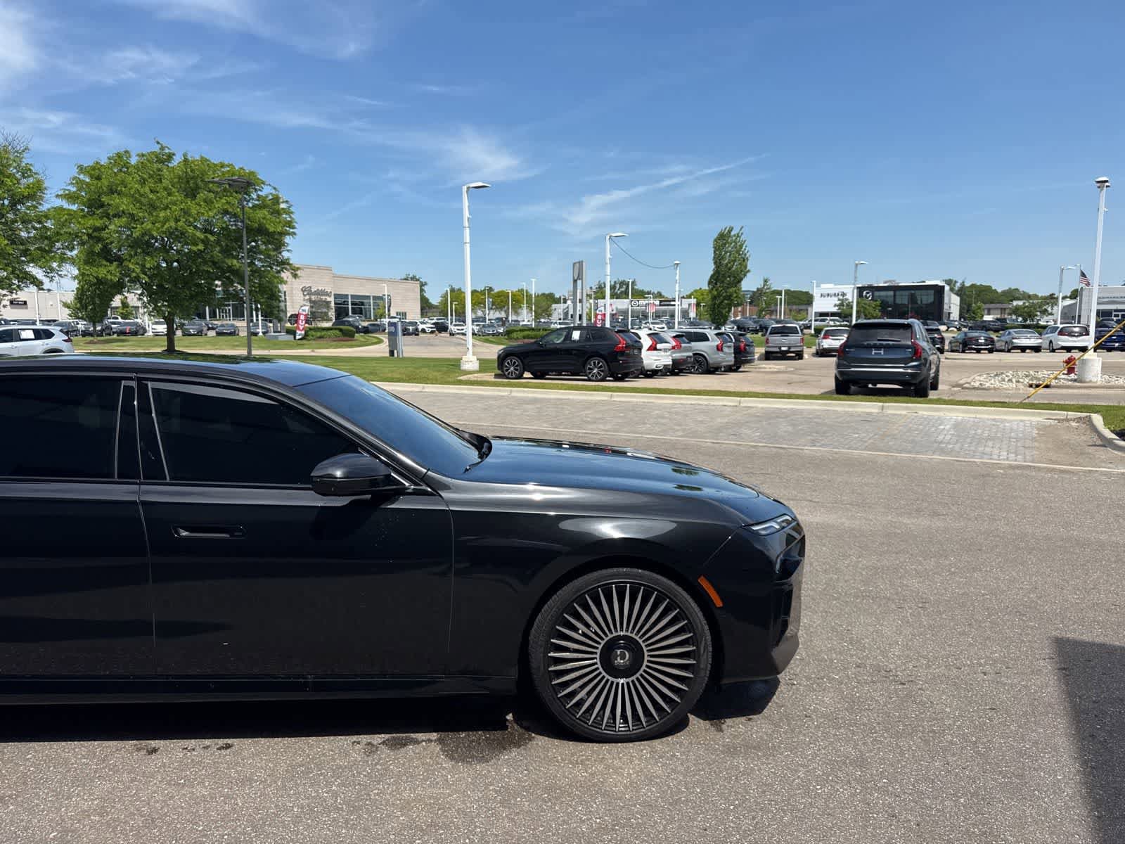 Used 2025 BMW 740i xDrive AWD/4WD image 7