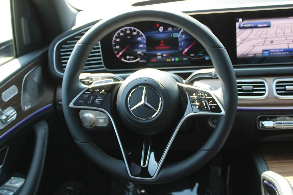 New 2025 Mercedes-Benz GLS 450 4MATIC image 3