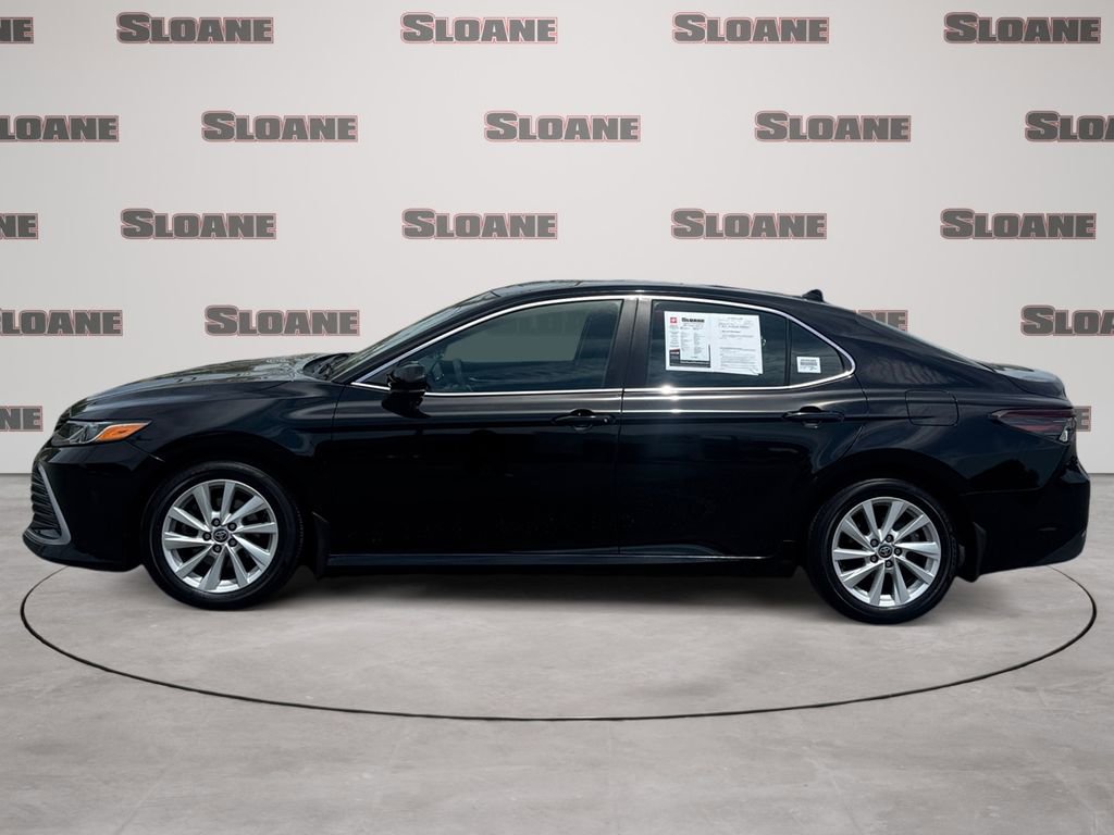 Used 2022 Toyota Camry LE FWD image 2