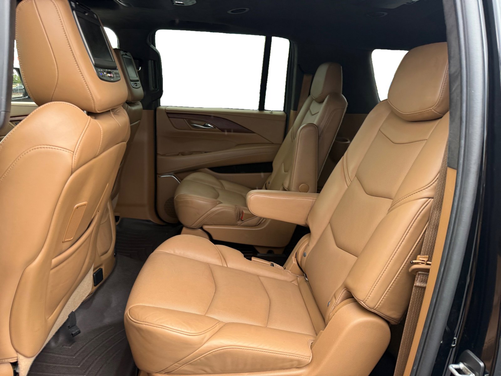 Used 2017 Cadillac Escalade ESV Platinum image 16
