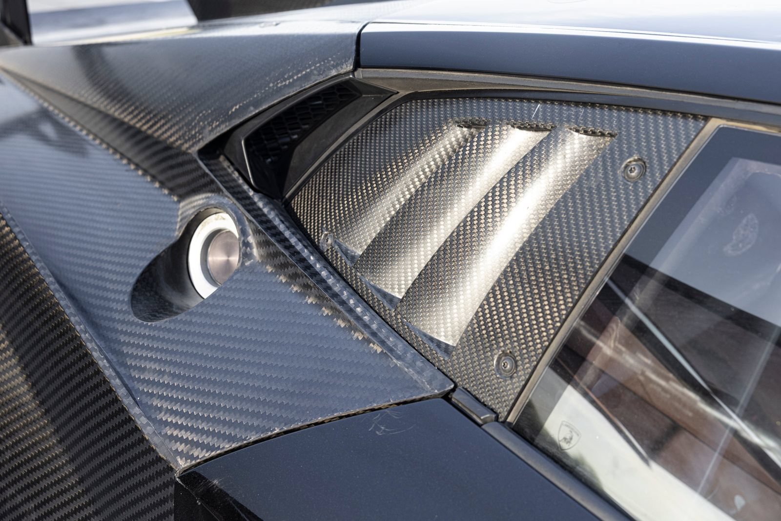 Used 2022 Lamborghini Huracan EVO RWD image 15