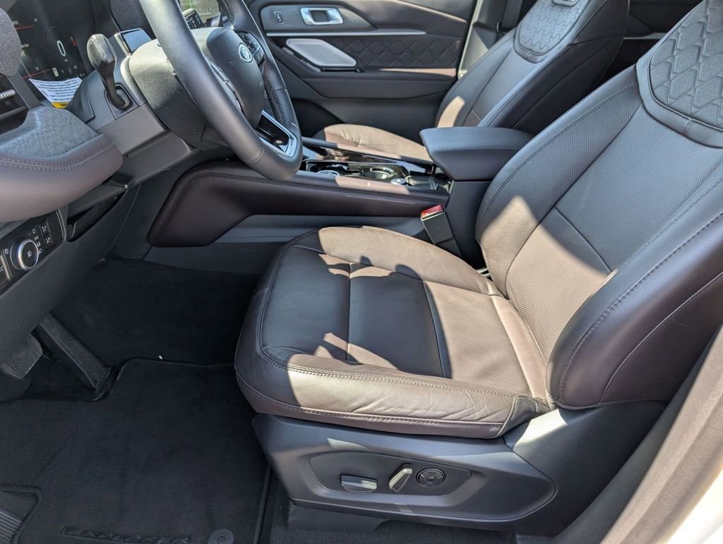New 2026 Ford Explorer Platinum w/ LUX Leather Package AWD/4WD image 24