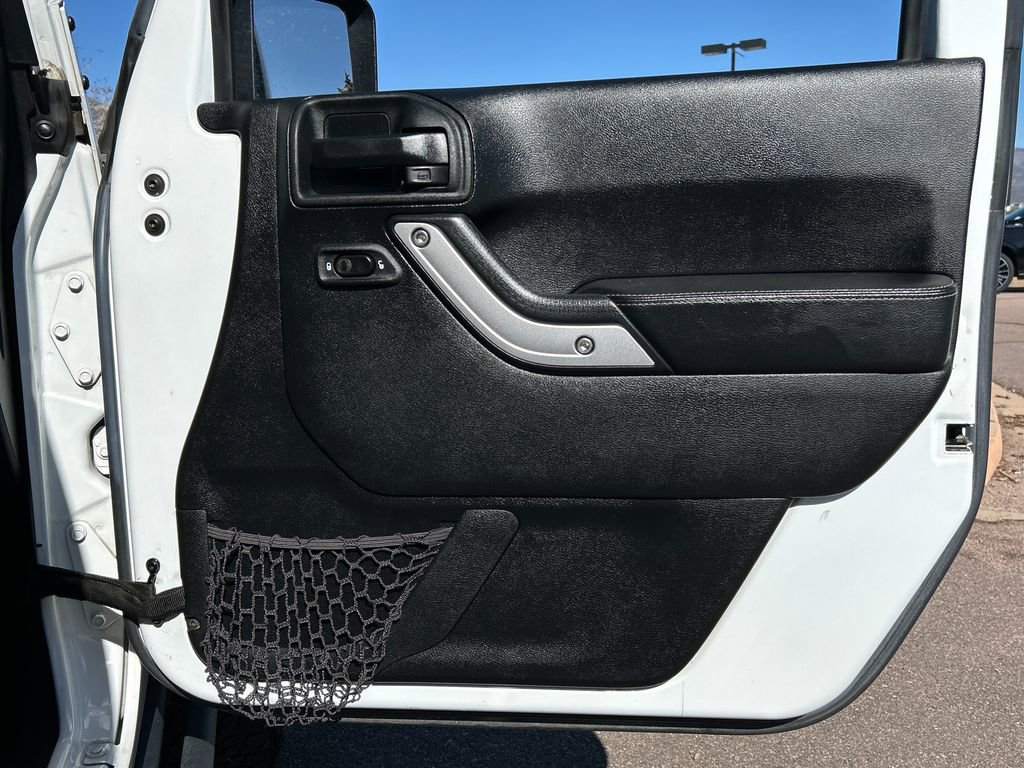 Used 2016 Jeep Wrangler Unlimited Rubicon AWD/4WD image 36