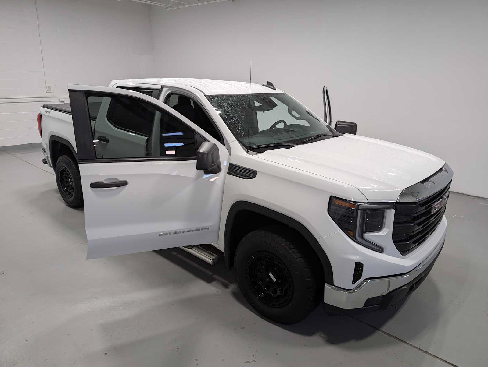 Used 2022 GMC Sierra 1500 Pro w/ Pro Value Package AWD/4WD image 17