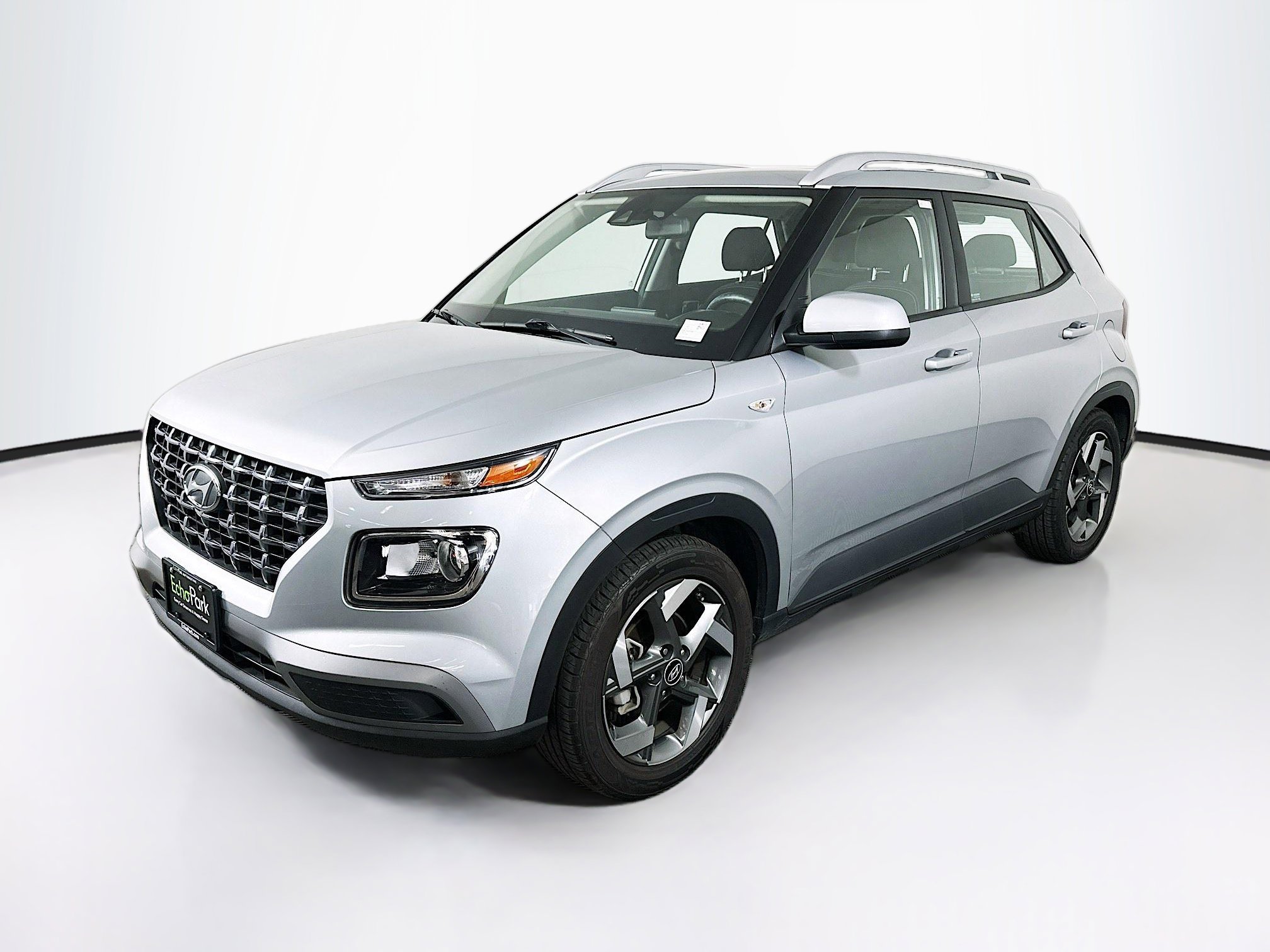 Used 2022 Hyundai Venue SEL FWD image 3