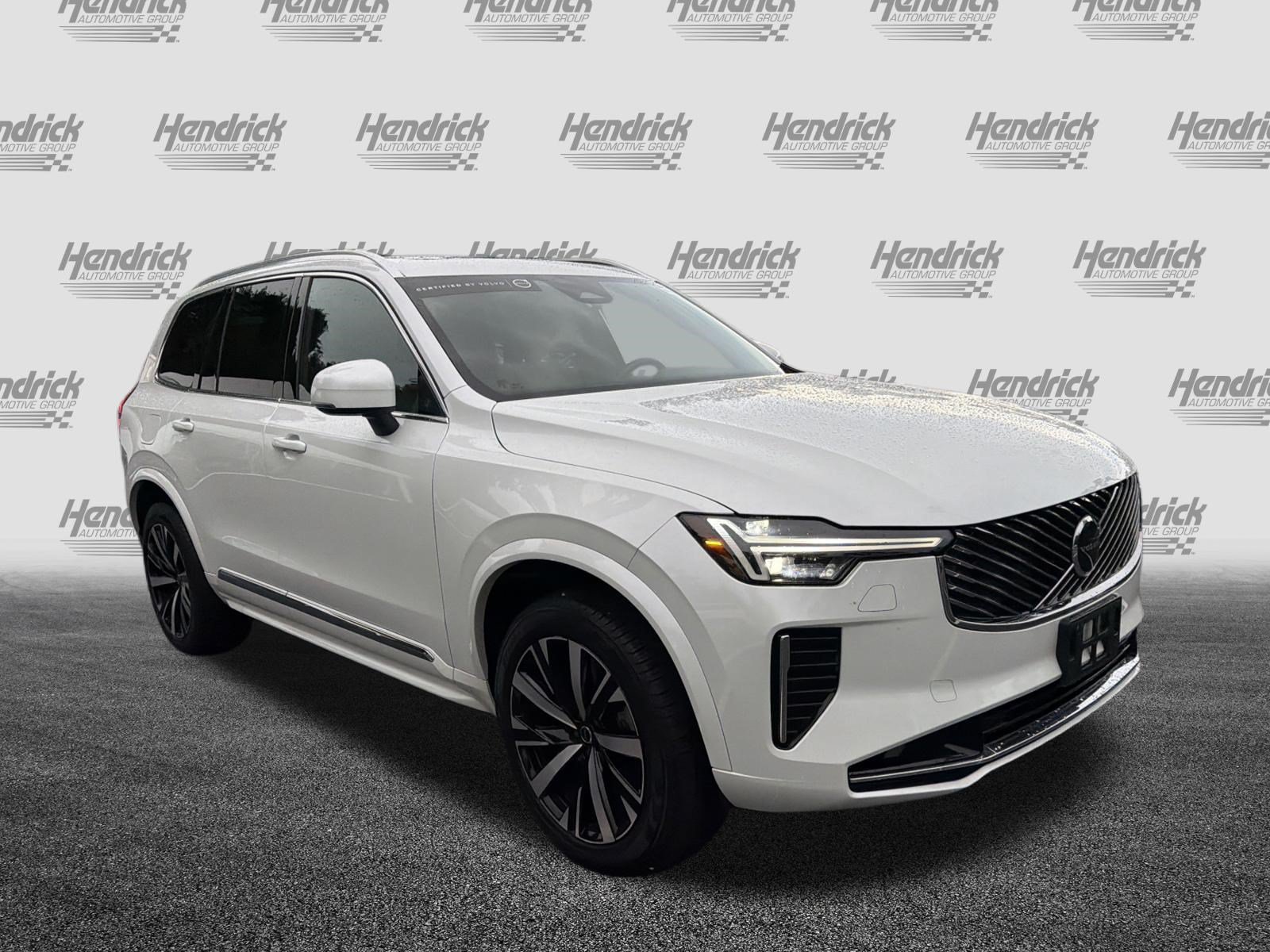 Used 2025 Volvo XC90 B5 Core AWD/4WD image 2