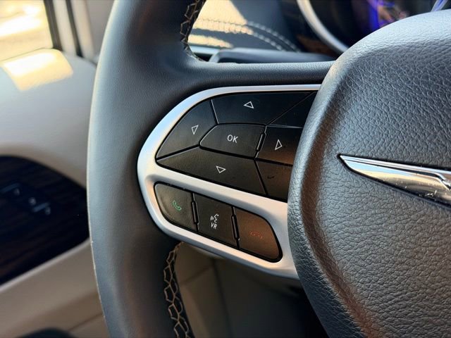 Used 2023 Chrysler Pacifica Limited image 11