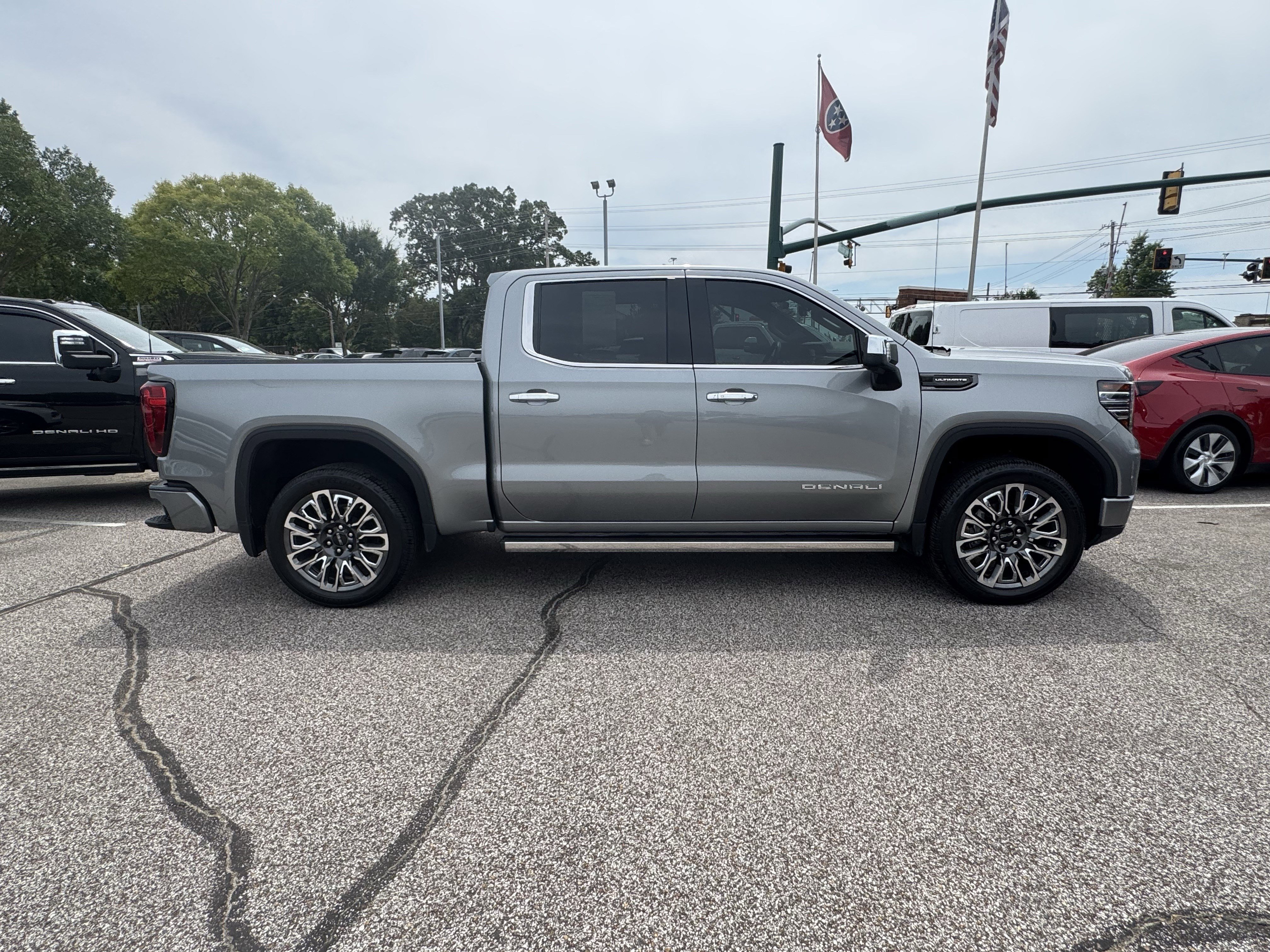 Used 2024 GMC Sierra 1500 Denali Ultimate image 2