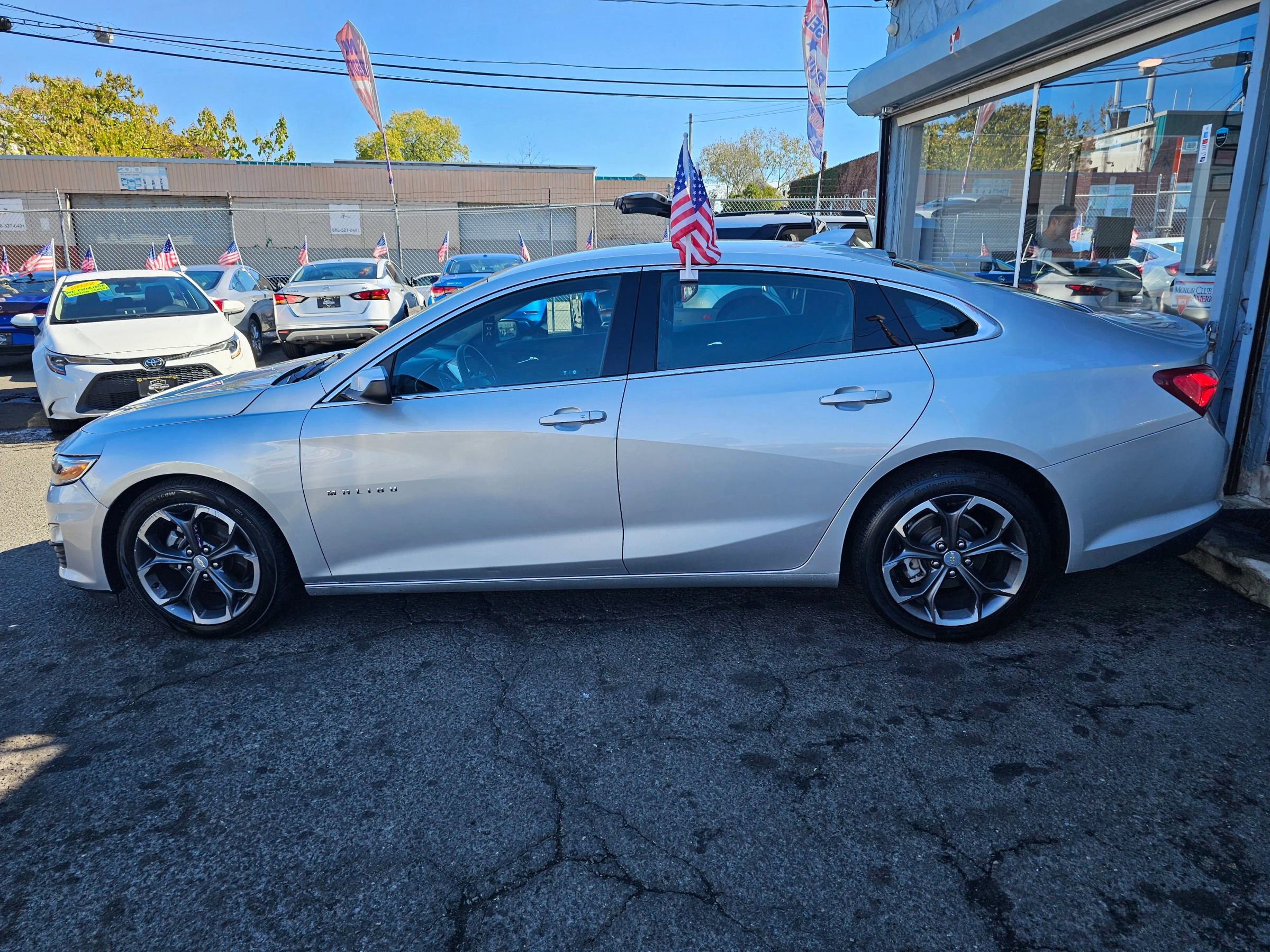 Used 2022 Chevrolet Malibu LT image 2