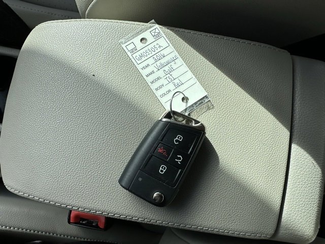 Used 2016 Volkswagen Golf S image 40