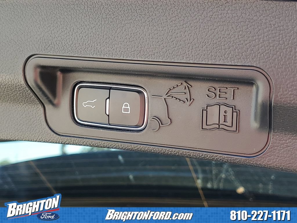 Used 2023 Ford Explorer XLT w/ Equipment Group 202A AWD/4WD image 9