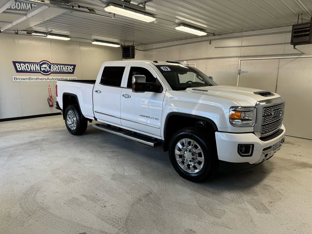 Used 2019 GMC Sierra 2500 Denali w/ Duramax Plus Package AWD/4WD image 9