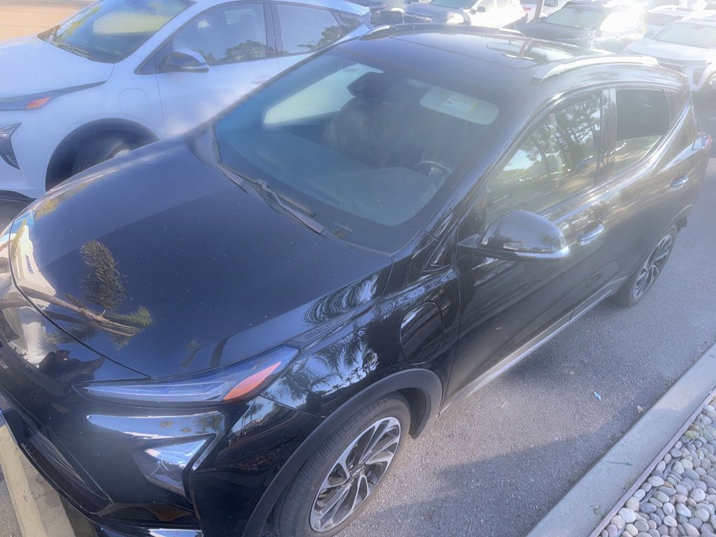 Used 2023 Chevrolet Bolt EUV Premier w/ Sun & Sound Package image 2