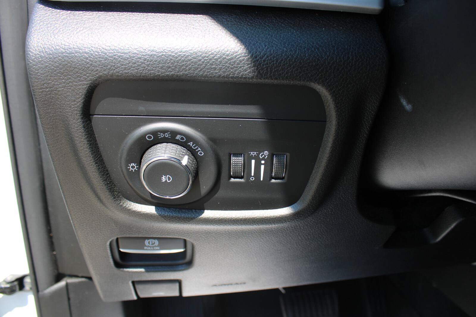 Used 2023 Jeep Grand Cherokee Limited AWD/4WD image 13